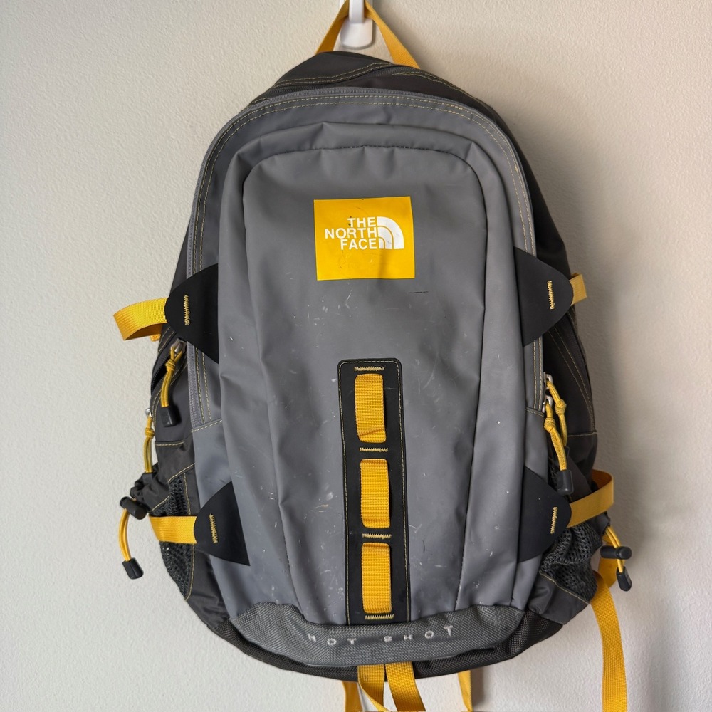 The North Face Hot Shot Backpack Grey Yellow Hiking‎ Daypack T196 T596 RN61661
